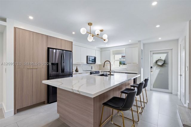 1369 W 69th St, Hialeah, FL 33014