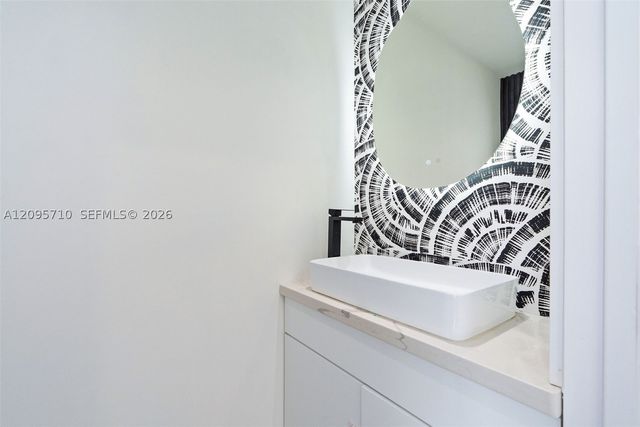 1369 W 69th St, Hialeah, FL 33014