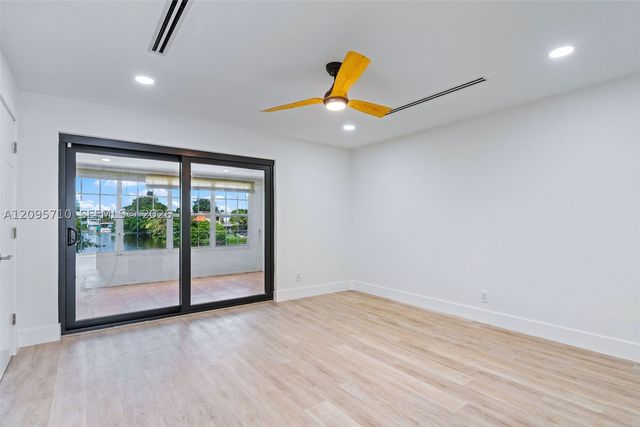 1369 W 69th St, Hialeah, FL 33014