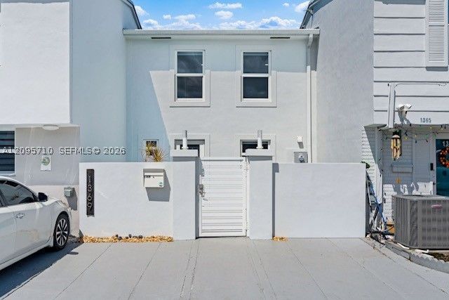 1369 W 69th St, Hialeah, FL 33014