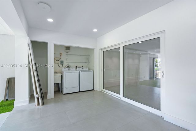 1369 W 69th St, Hialeah, FL 33014