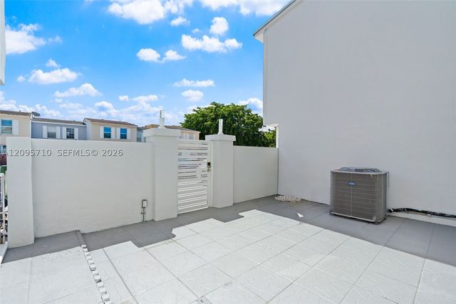 1369 W 69th St, Hialeah, FL 33014
