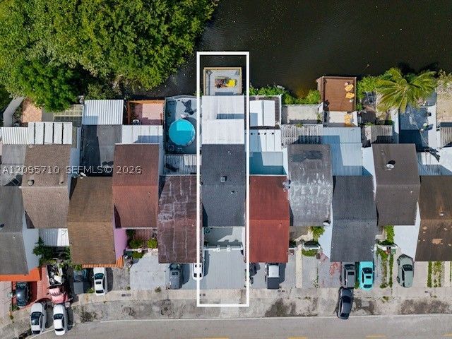 1369 W 69th St, Hialeah, FL 33014