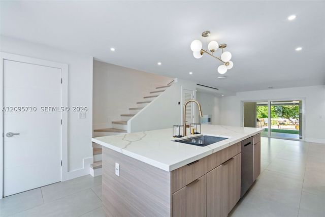 1369 W 69th St, Hialeah, FL 33014