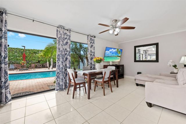 911 SW 51st Ave, Plantation, FL 33317