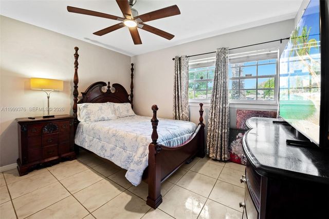 911 SW 51st Ave, Plantation, FL 33317