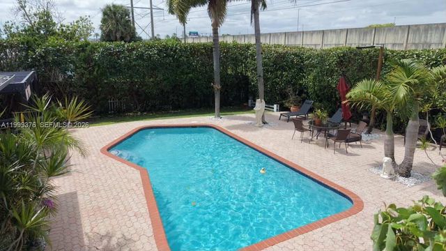 911 SW 51st Ave, Plantation, FL 33317