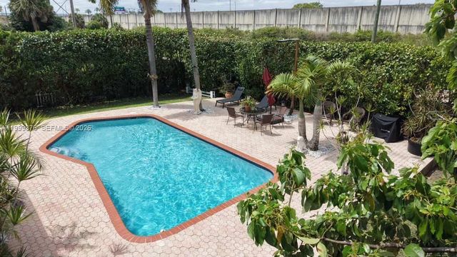911 SW 51st Ave, Plantation, FL 33317