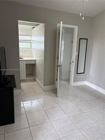 911 SW 51st Ave, Plantation, FL 33317