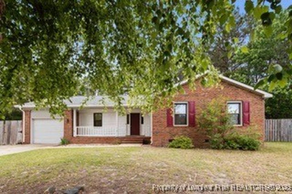 2004 Lakebarry Circle, Fayetteville, NC 28304