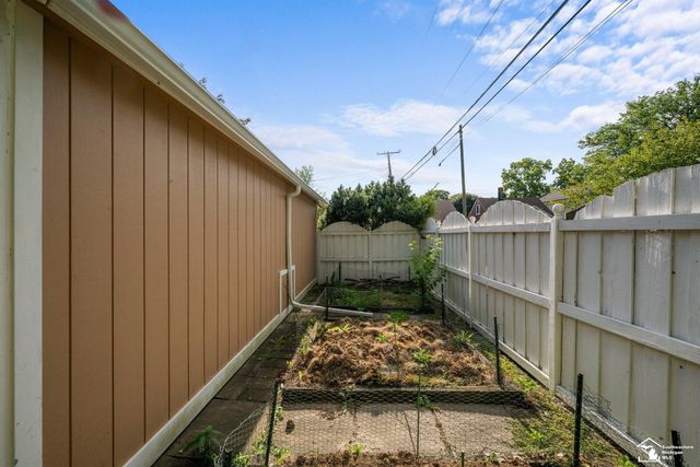 1540 Davis Street, Wyandotte, MI 48192