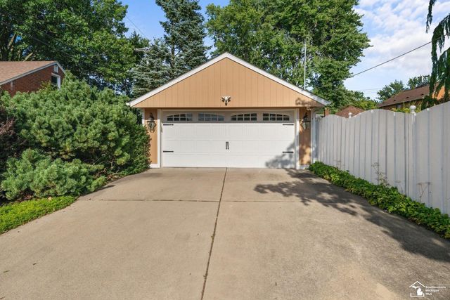 1540 Davis Street, Wyandotte, MI 48192