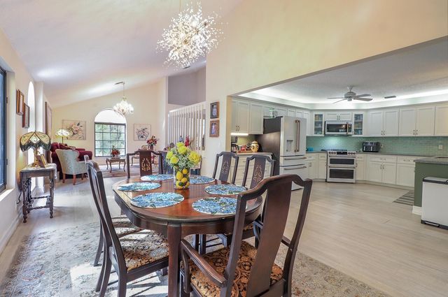 8259 155th Place N, Palm Beach Gardens, FL 33418