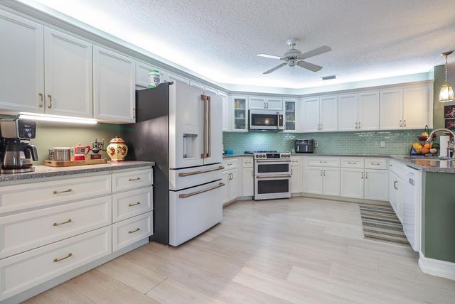8259 155th Place N, Palm Beach Gardens, FL 33418