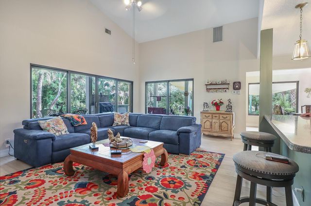 8259 155th Place N, Palm Beach Gardens, FL 33418