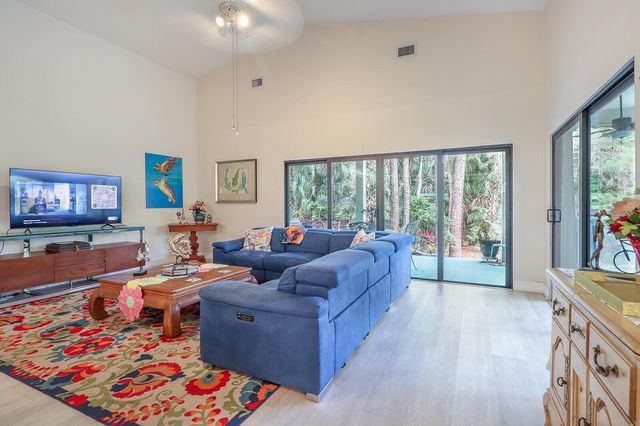 8259 155th Place N, Palm Beach Gardens, FL 33418