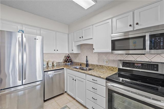 3288 Page Ave Apt 911, Virginia Beach, VA 23451