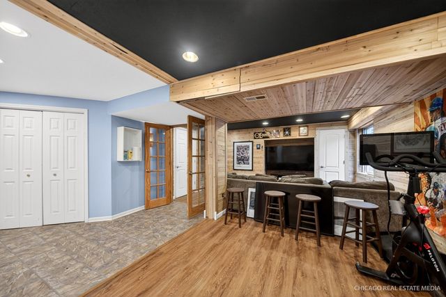 400 Talismon Drive, Crystal Lake, IL 60012