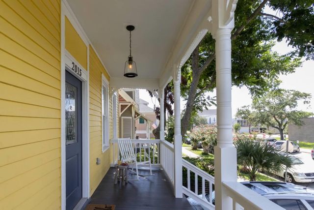 2015 Avenue L, Galveston, TX 77550