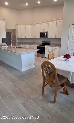 551 Borraclough Avenue NW, Palm Bay, FL 32907