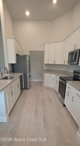 551 Borraclough Avenue NW, Palm Bay, FL 32907