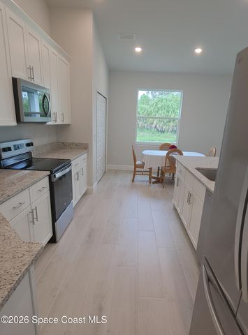 551 Borraclough Avenue NW, Palm Bay, FL 32907