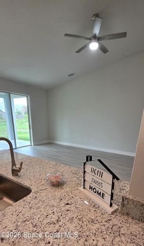 551 Borraclough Avenue NW, Palm Bay, FL 32907
