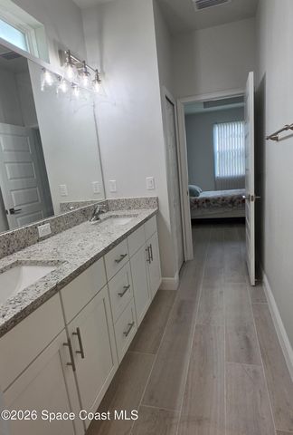 551 Borraclough Avenue NW, Palm Bay, FL 32907