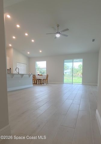 551 Borraclough Avenue NW, Palm Bay, FL 32907