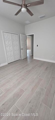 551 Borraclough Avenue NW, Palm Bay, FL 32907