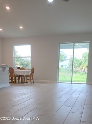551 Borraclough Avenue NW, Palm Bay, FL 32907