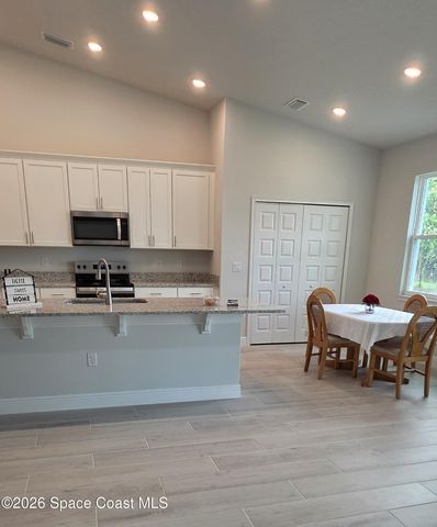 551 Borraclough Avenue NW, Palm Bay, FL 32907