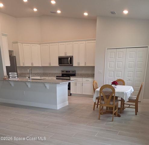 551 Borraclough Avenue NW, Palm Bay, FL 32907