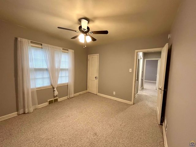 3119 SW 11th ST, Topeka, KS 66604