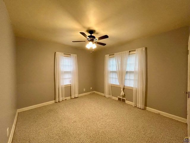 3119 SW 11th ST, Topeka, KS 66604