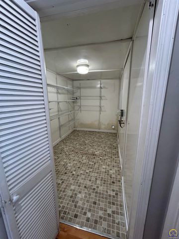 3119 SW 11th ST, Topeka, KS 66604