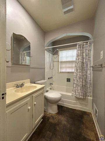 3119 SW 11th ST, Topeka, KS 66604