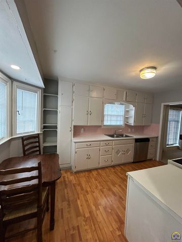 3119 SW 11th ST, Topeka, KS 66604