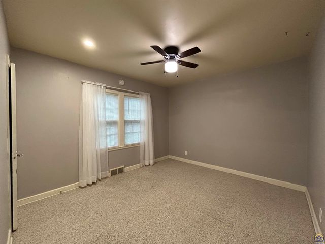 3119 SW 11th ST, Topeka, KS 66604