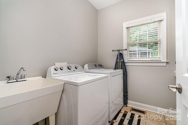 7602 Windsor Forest Place, Harrisburg, NC 28075