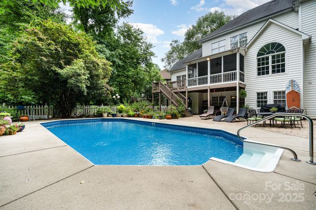 7602 Windsor Forest Place, Harrisburg, NC 28075