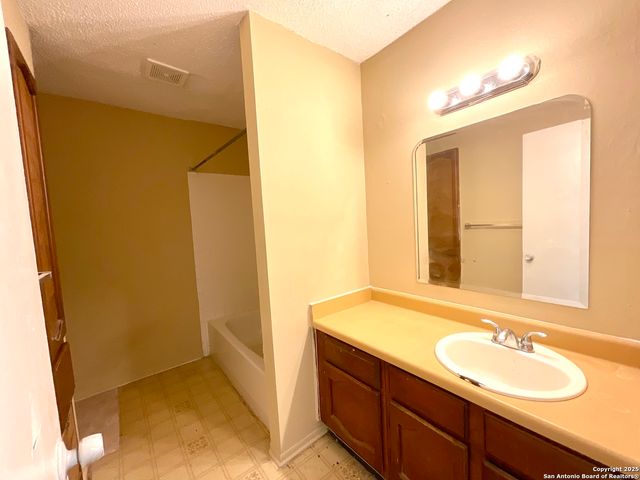 8036 WINSFORD, San Antonio, TX 78239