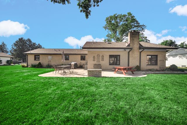 8210 Hillcrest Drive, Orland Park, IL 60462