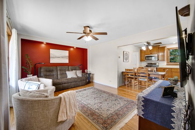 8210 Hillcrest Drive, Orland Park, IL 60462