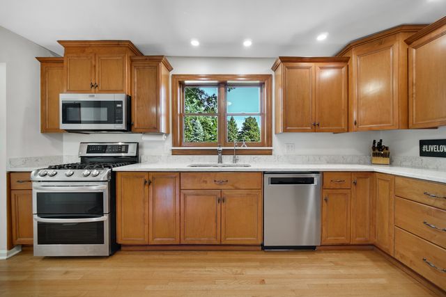 8210 Hillcrest Drive, Orland Park, IL 60462