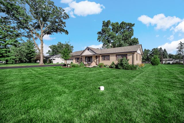 8210 Hillcrest Drive, Orland Park, IL 60462