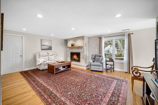 8210 Hillcrest Drive, Orland Park, IL 60462