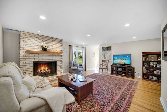 8210 Hillcrest Drive, Orland Park, IL 60462