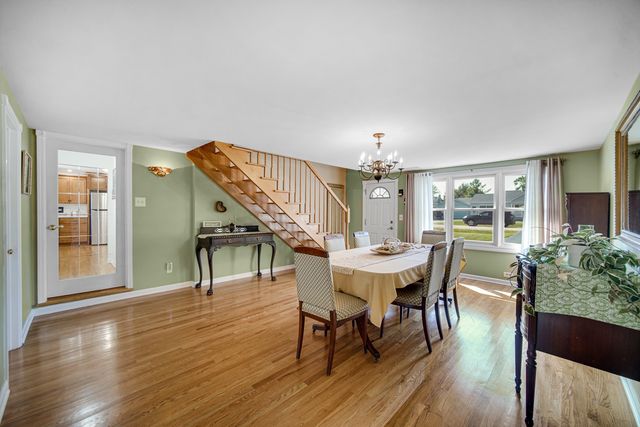 8210 Hillcrest Drive, Orland Park, IL 60462