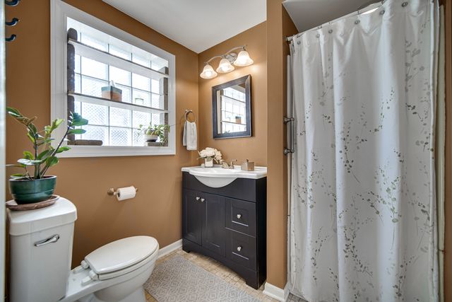 8210 Hillcrest Drive, Orland Park, IL 60462